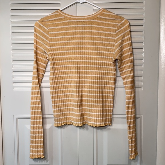 •American Eagle Top• SOLD• - Picture 2 of 4